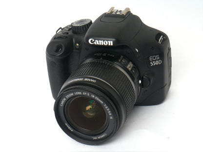 Canon EOS 550D Gehäuse mit EF-S 3,5-5,6/18-55mm IS – sehr gut