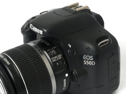 Canon EOS 550D Gehäuse mit EF-S 3,5-5,6/18-55mm IS – sehr gut