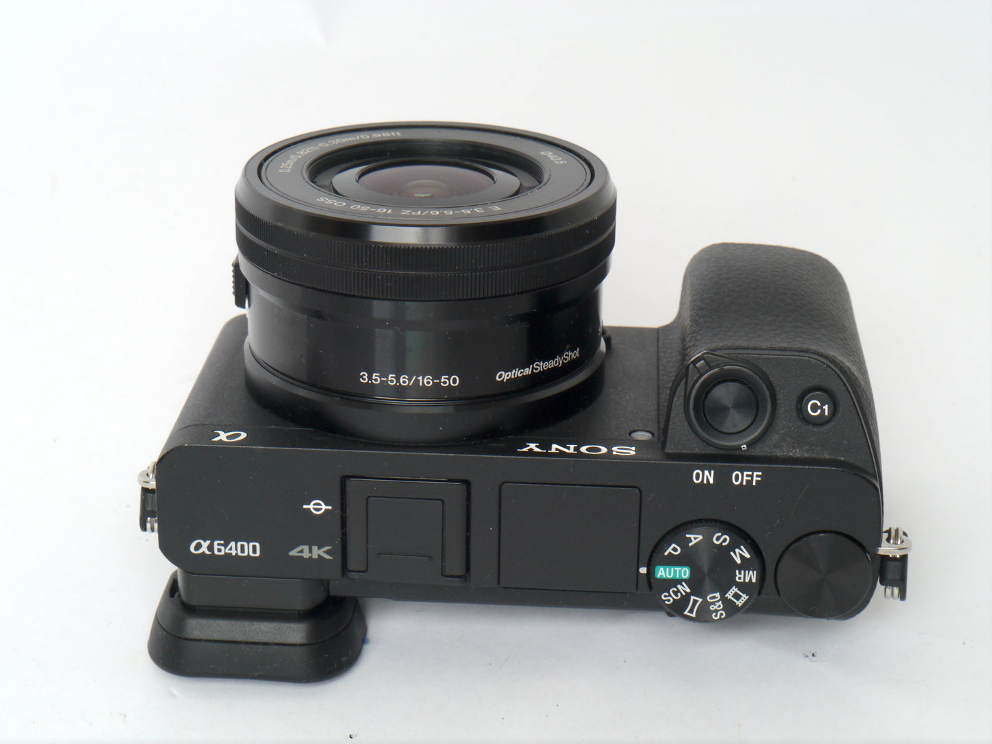 Sony Alpha 6400 mit E 3,5-5,6/16-50mm PZ OSS – guter Zustand
