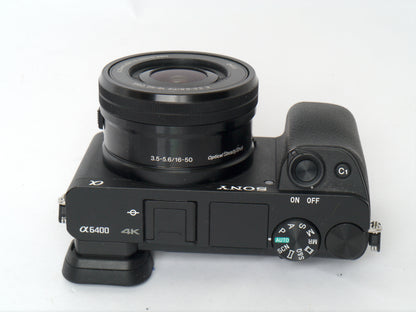 Sony Alpha 6400 mit E 3,5-5,6/16-50mm PZ OSS – guter Zustand