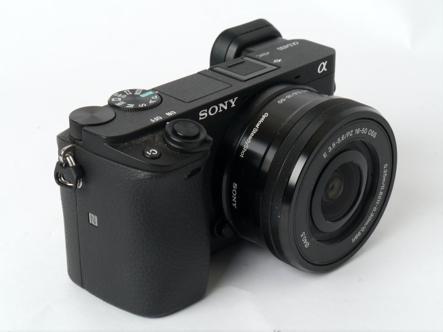 Sony Alpha 6400 mit E 3,5-5,6/16-50mm PZ OSS – guter Zustand