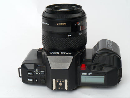 Yashica 200 AF Set mit AF 35-70mm, AF 70-210mm und Blitzgerät CS-250 AF – gut