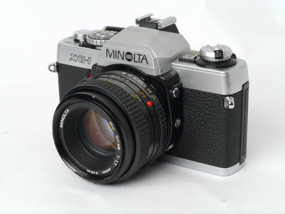 Minolta XG-1 Chrome mit MD 1,7/50mm – mit Profi-Blitzgerät sehr gut