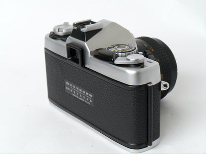 Minolta XG-1 Chrome mit MD 1,7/50mm – mit Profi-Blitzgerät sehr gut