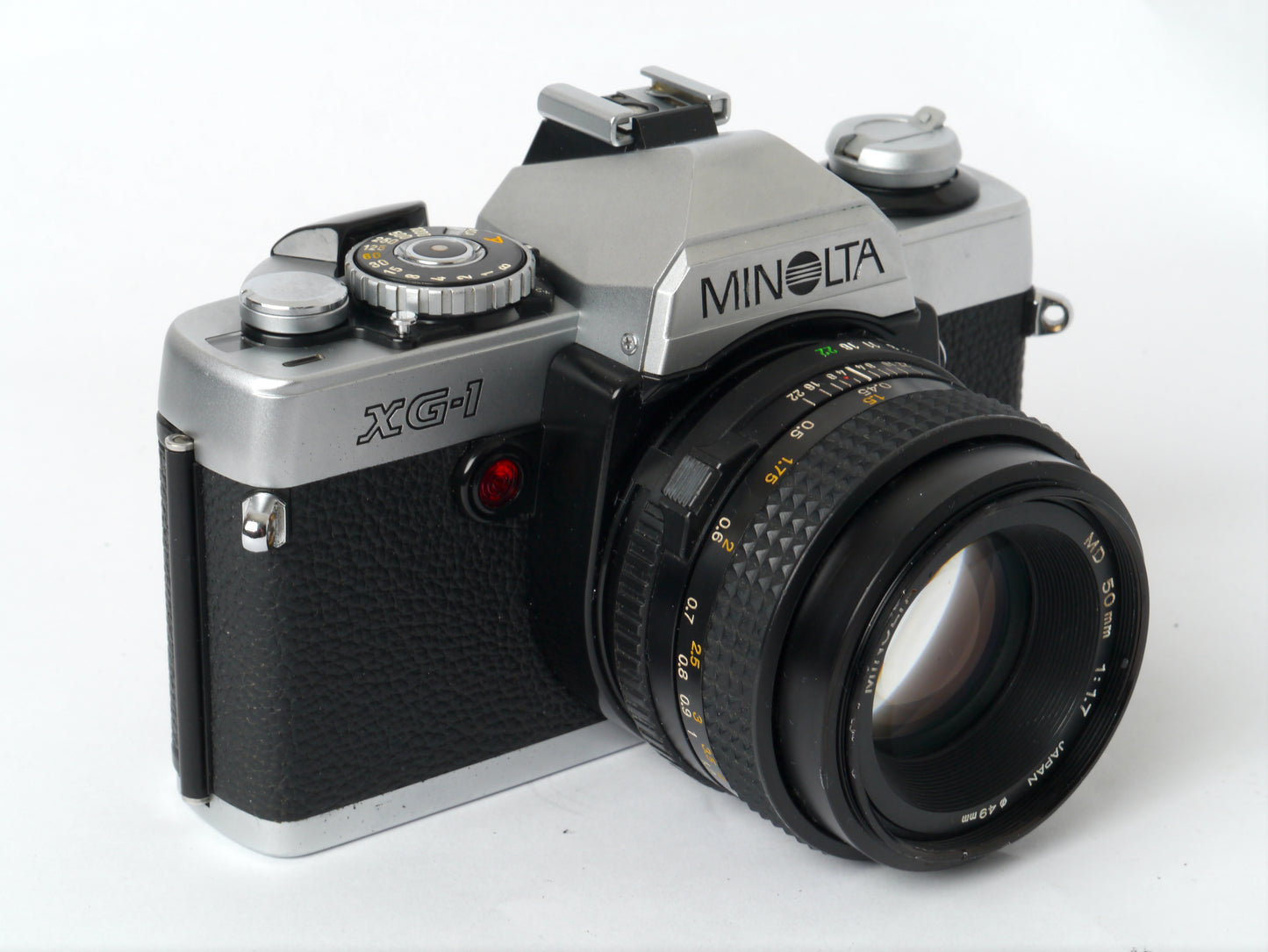 Minolta XG-1 Chrome mit MD 1,7/50mm – mit Profi-Blitzgerät sehr gut