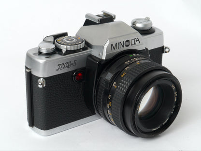 Minolta XG-1 Chrome mit MD 1,7/50mm – mit Profi-Blitzgerät sehr gut