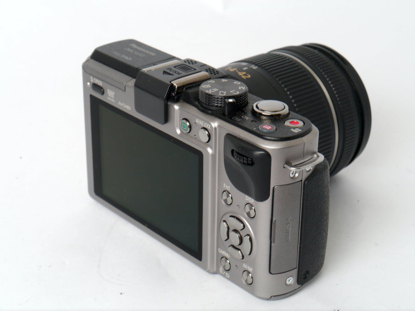 Panasonic Lumix DMC-GX1 Silber mit Lumix G VARIO 3,5-5,6/14-42mm ASPH. O.I.S. – sehr gut