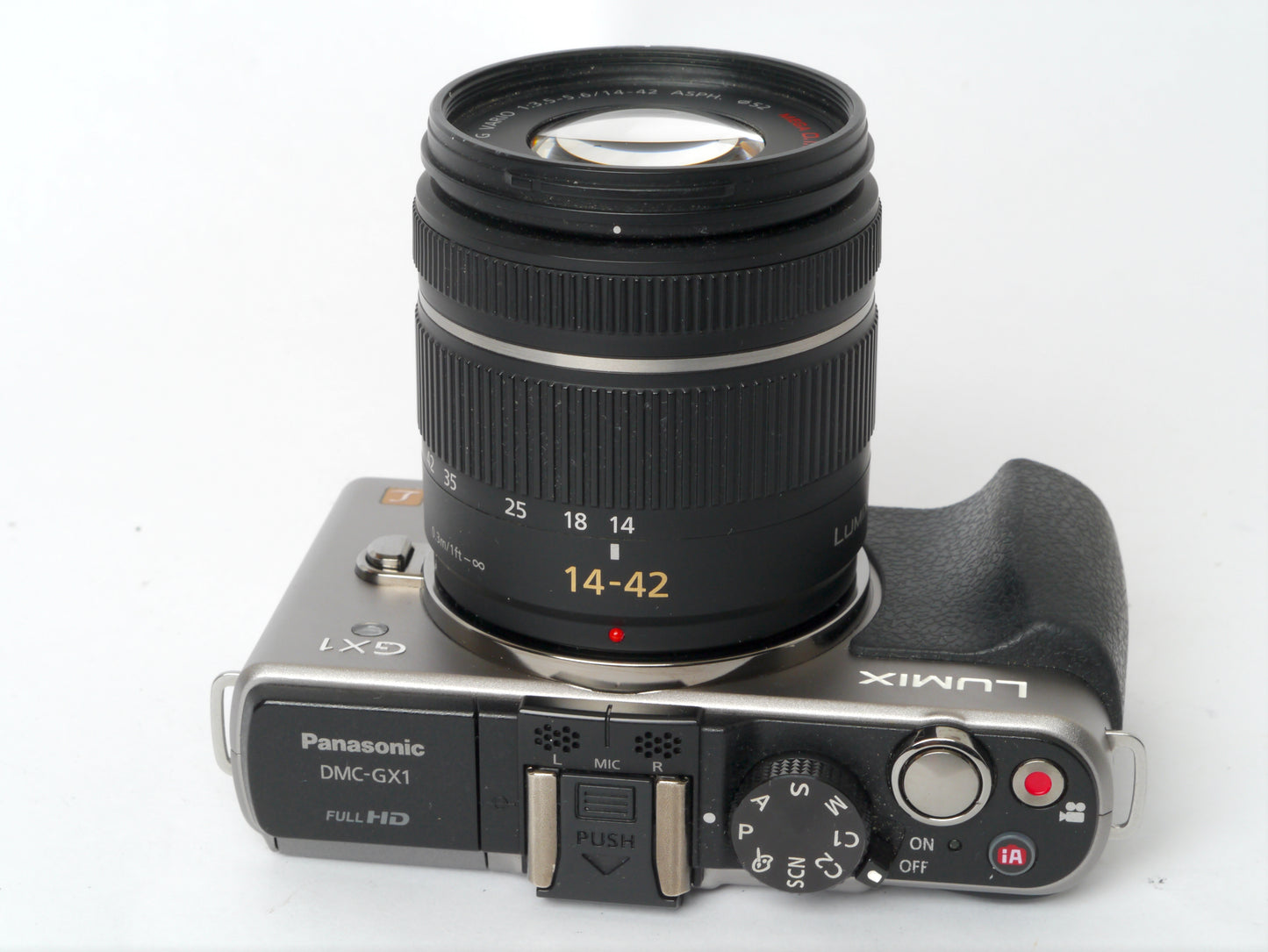 Panasonic Lumix DMC-GX1 Silber mit Lumix G VARIO 3,5-5,6/14-42mm ASPH. O.I.S. – sehr gut