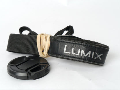 Panasonic Lumix DMC-GX1 Silber mit Lumix G VARIO 3,5-5,6/14-42mm ASPH. O.I.S. – sehr gut