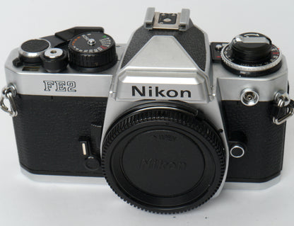 Nikon FE 2 Gehäuse silber – guter Zustand