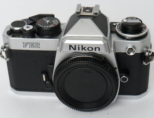 Nikon FE 2 Gehäuse silber – guter Zustand