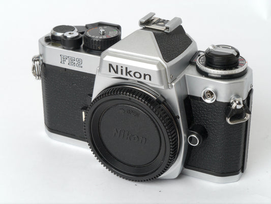 Nikon FE 2 Gehäuse silber – guter Zustand