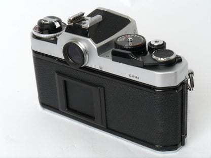 Nikon FE 2 Gehäuse silber – guter Zustand