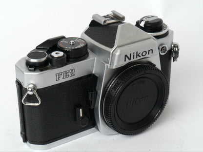 Nikon FE 2 Gehäuse silber – guter Zustand
