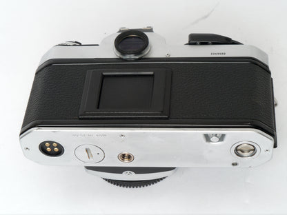 Nikon FE 2 Gehäuse silber – guter Zustand