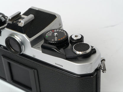 Nikon FE 2 Gehäuse silber – guter Zustand