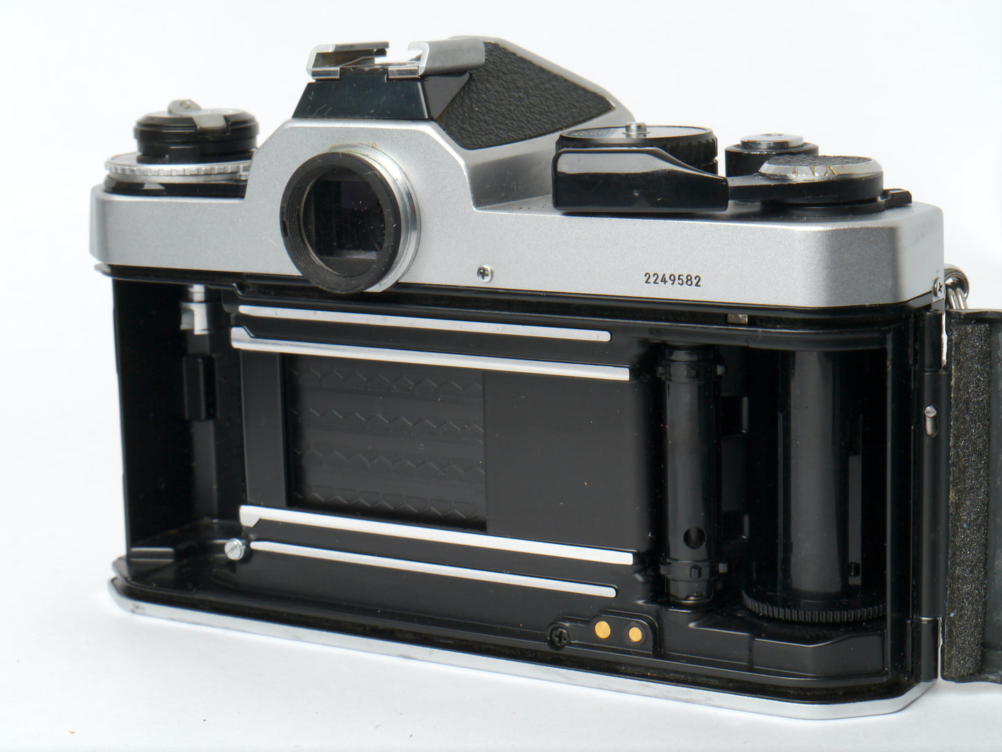 Nikon FE 2 Gehäuse silber – guter Zustand