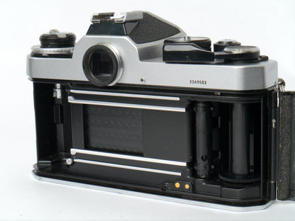 Nikon FE 2 Gehäuse silber – guter Zustand