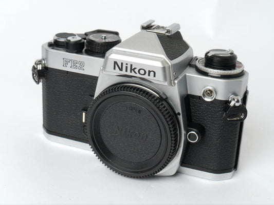 Nikon FE 2 Gehäuse Silber – guter Zustand