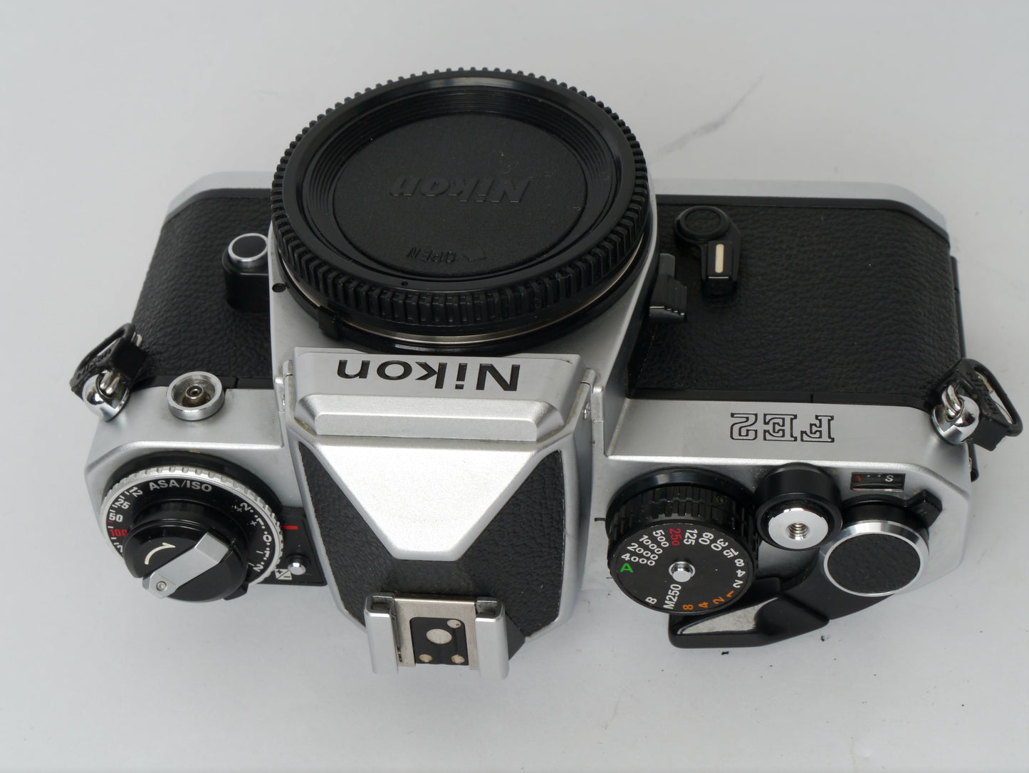Nikon FE 2 Gehäuse Silber – guter Zustand