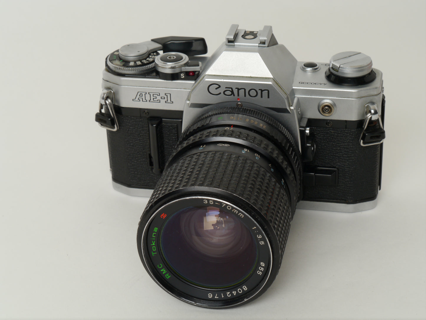 Canon AE-1 Gehäuse Silber mit Tokina MF 3,5/35-70mm – gut