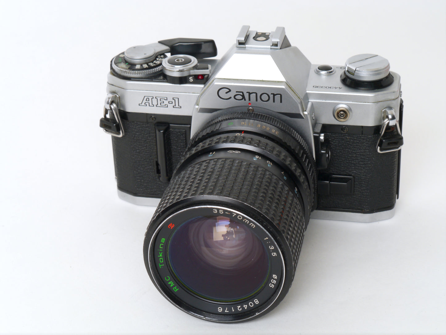 Canon AE-1 Gehäuse Silber mit Tokina MF 3,5/35-70mm – gut