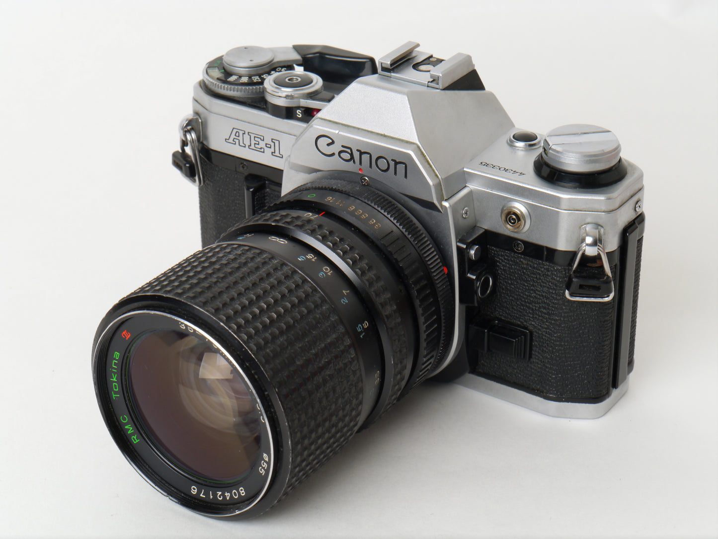 Canon AE-1 Gehäuse Silber mit Tokina MF 3,5/35-70mm – gut