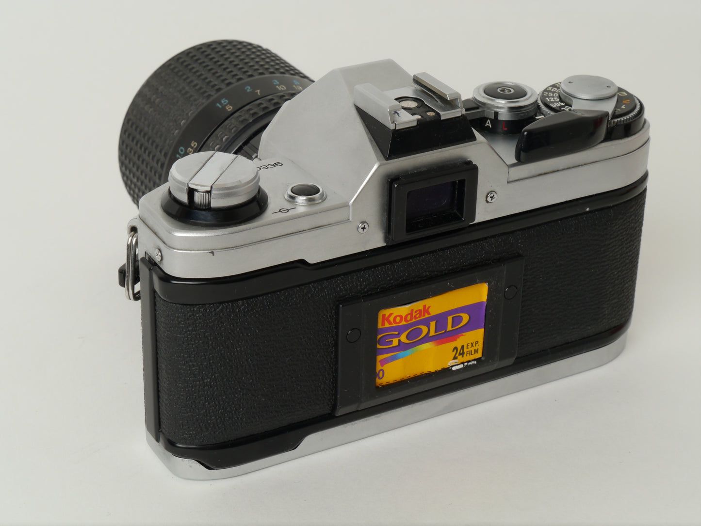 Canon AE-1 Gehäuse Silber mit Tokina MF 3,5/35-70mm – gut