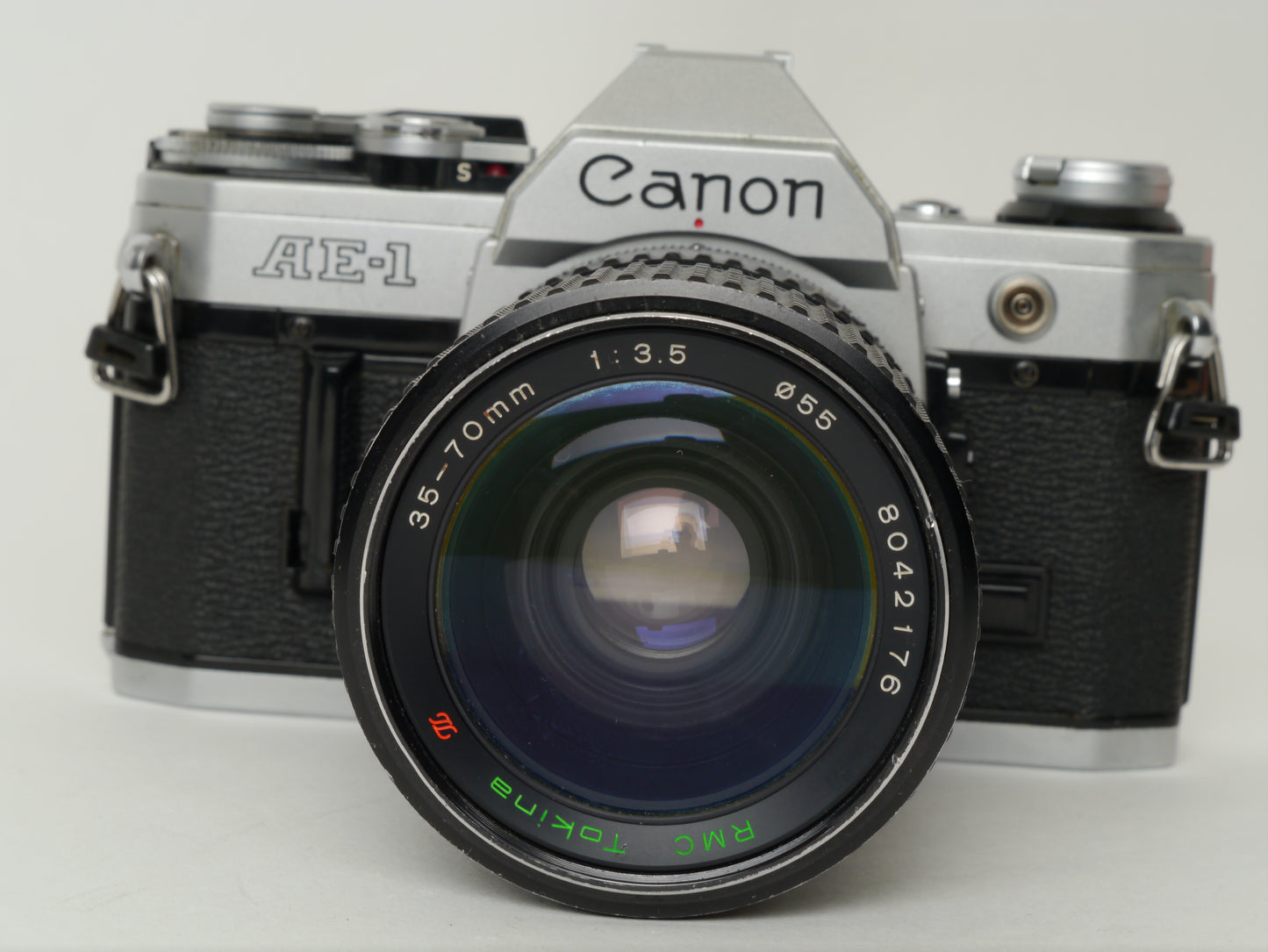 Canon AE-1 Gehäuse Silber mit Tokina MF 3,5/35-70mm – gut