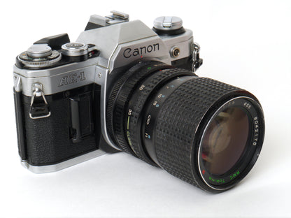 Canon AE-1 Gehäuse Silber mit Tokina MF 3,5/35-70mm – gut