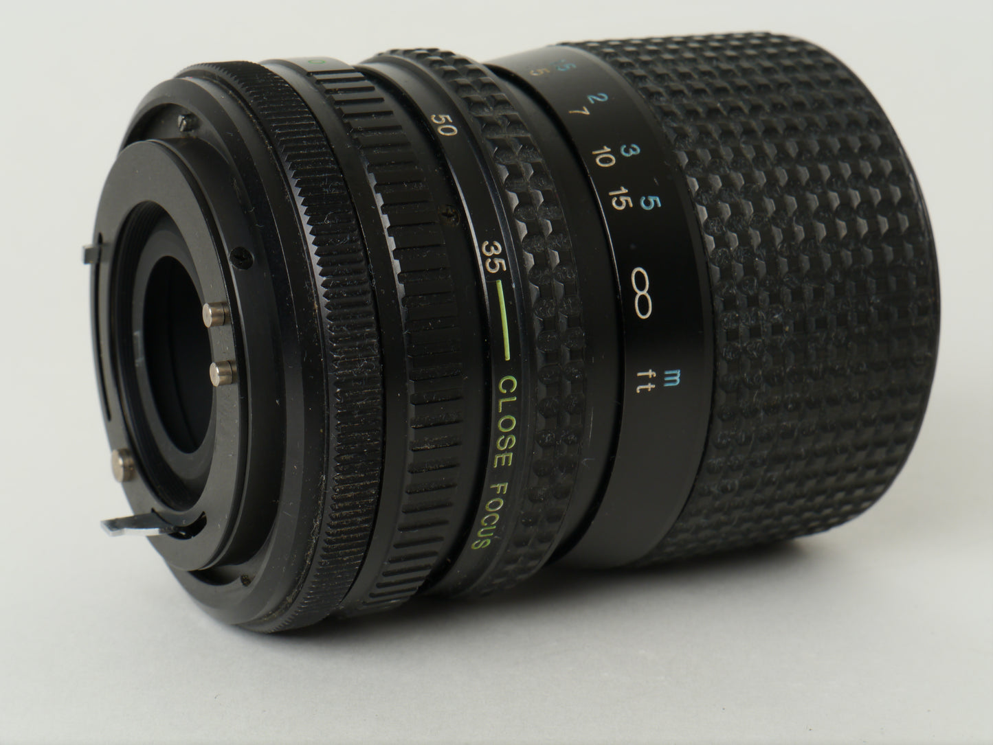 Canon AE-1 Gehäuse Silber mit Tokina MF 3,5/35-70mm – gut