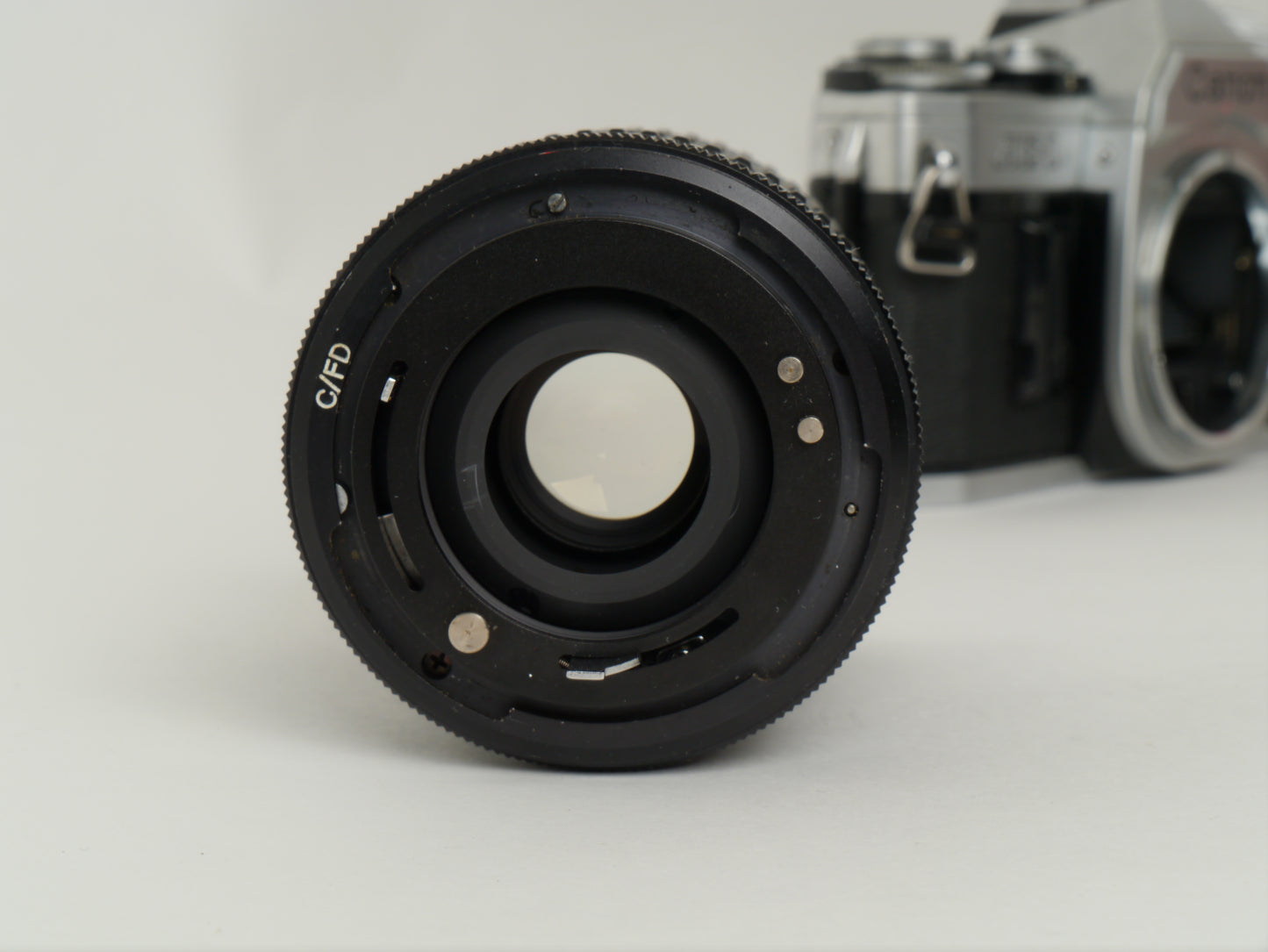 Canon AE-1 Gehäuse Silber mit Tokina MF 3,5/35-70mm – gut