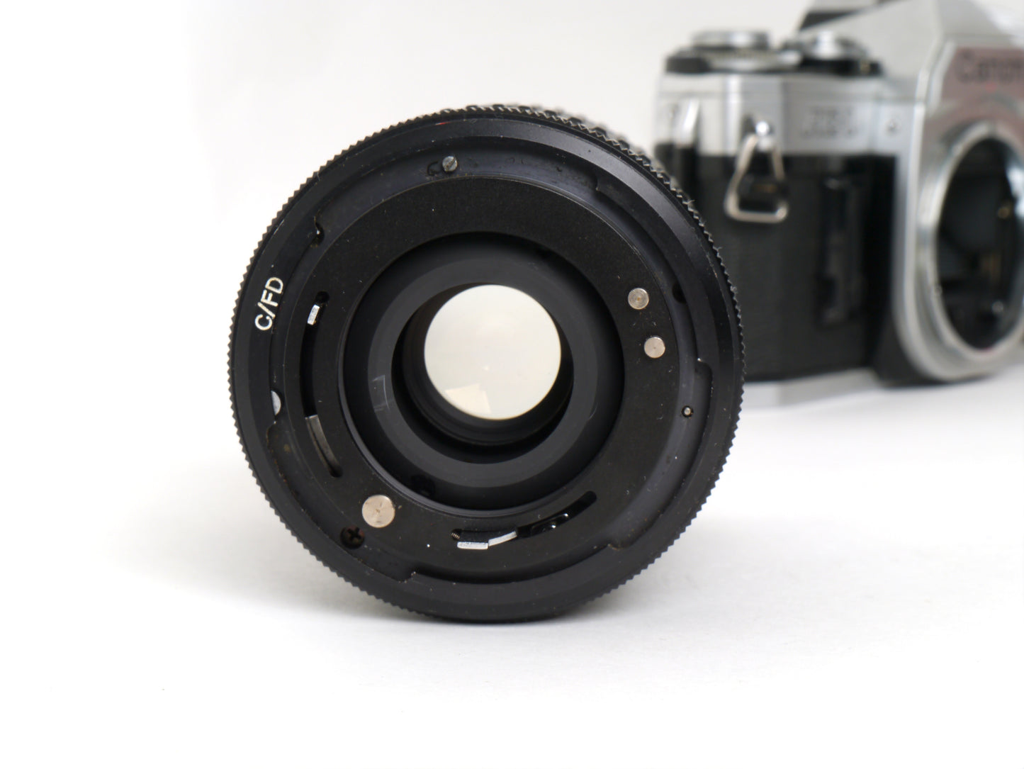 Canon AE-1 Gehäuse Silber mit Tokina MF 3,5/35-70mm – gut