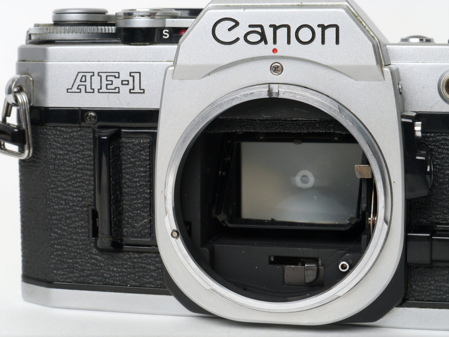 Canon AE-1 Gehäuse Silber mit Tokina MF 3,5/35-70mm – gut