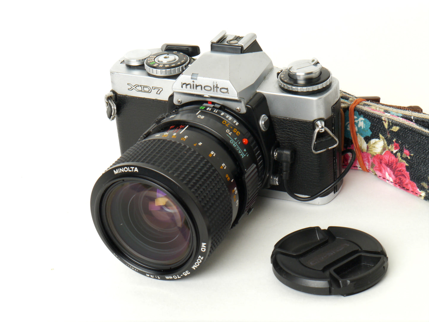 Minolta XD-7 Gehäuse Silber mit MD 3,5/35-70mm und Datenrückwand D – gut