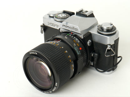 Minolta XD-7 Gehäuse Silber mit MD 3,5/35-70mm und Datenrückwand D – gut