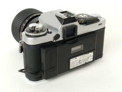 Minolta XD-7 Gehäuse Silber mit MD 3,5/35-70mm und Datenrückwand D – gut