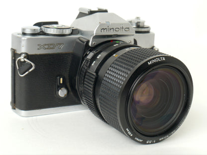 Minolta XD-7 Gehäuse Silber mit MD 3,5/35-70mm und Datenrückwand D – gut