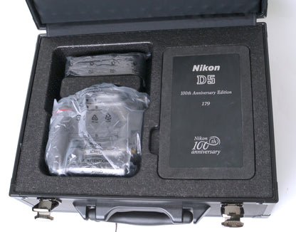 Nikon D 5 "100th Anniversary Edition "Titanfarben – neuwertig / sehr gut
