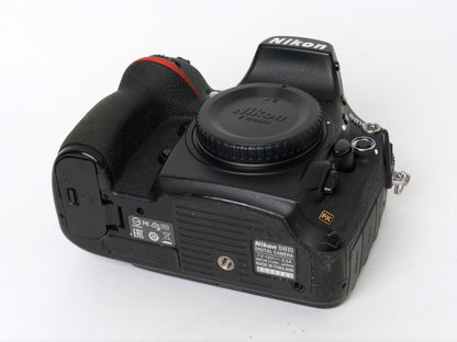 Nikon D810 Gehäuse mit Hochformatgriff  – guter Zustand