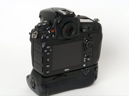 Nikon D810 Gehäuse mit Hochformatgriff  – guter Zustand