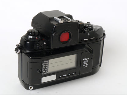 Nikon F4 mit Multi-Control Back MF-23 – guter Zustand