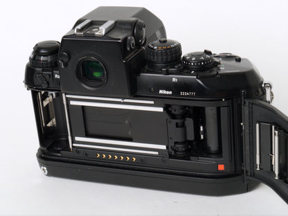 Nikon F4 mit Multi-Control Back MF-23 – guter Zustand