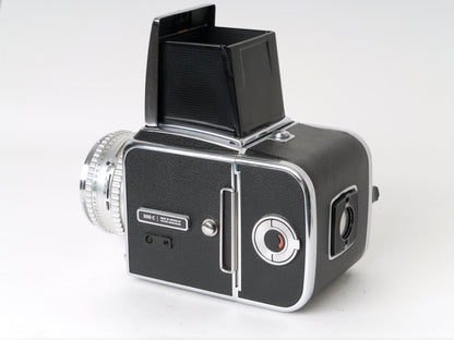 Hasselblad 500 C +Planar C2,8/ 80mm, LS und A 12 Magazin, Chrome Set – neuwertig