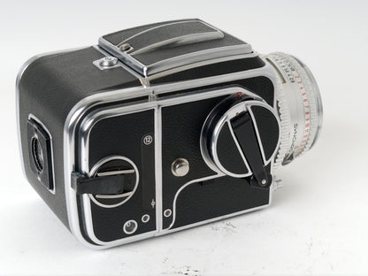 Hasselblad 500 C +Planar C2,8/ 80mm, LS und A 12 Magazin, Chrome Set – neuwertig