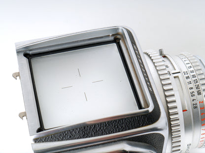 Hasselblad 500 C +Planar C2,8/ 80mm, LS und A 12 Magazin, Chrome Set – neuwertig