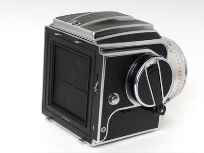 Hasselblad 500 C +Planar C2,8/ 80mm, LS und A 12 Magazin, Chrome Set – neuwertig