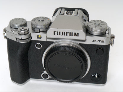 Fujifilm X-T5 Gehäuse Silber – guter Zustand