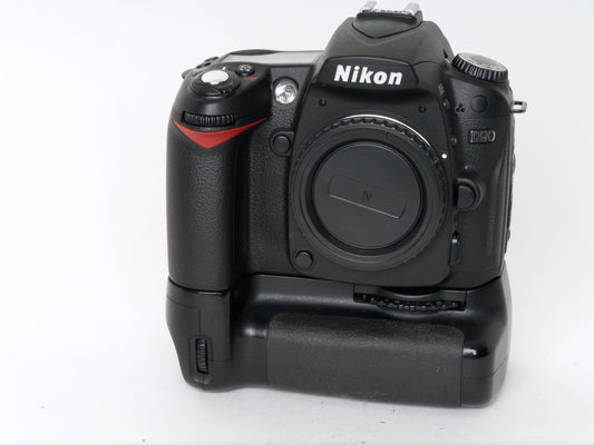 Nikon D90 Gehäuse mit Hochformatgriff MB-D80 – guter Zustand