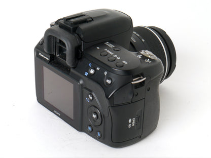 Sony Alpha 450 Gehäuse mit Sony DT 3,5-5,6/18-55mm SAM Objektiv – Neuwertig